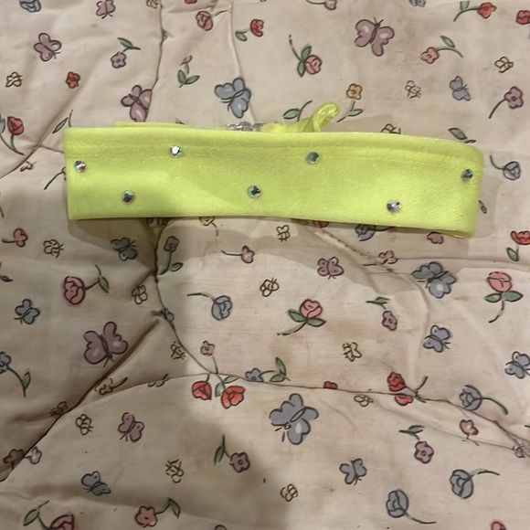 This is a dance costume it’s a 11/12 and has a accessory. - Picture 4 of 4